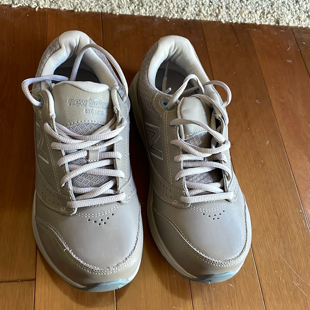 NWT New Balance Wide Tennis Shoes